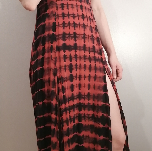 Sleeveless Fitted Maxi Dress - Picture 3 of 3